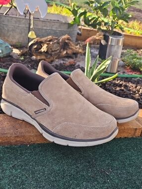 Mens Skechers Slip Ons Size 10 Wide Fit